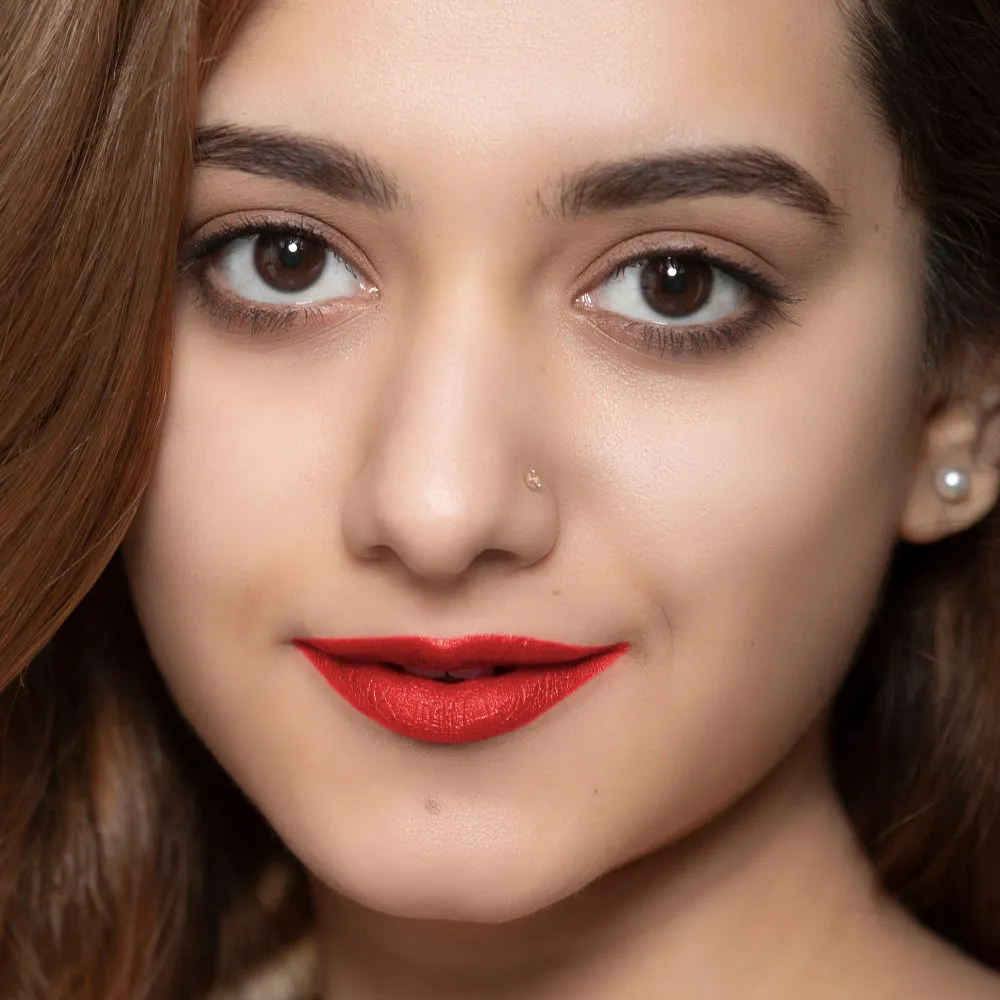 Faces Canada Matte Lip Crayon | Cocoa Butter and Chamomile enriched | One Stroke Intense Color | Smooth Glide | All Day Hydrated Lips | Shade - Smokin' Hot 2.8g