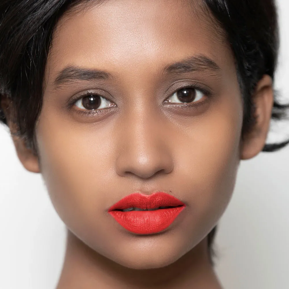 Faces Canada Matte Lip Crayon | Cocoa Butter and Chamomile enriched | One Stroke Intense Color | Smooth Glide | All Day Hydrated Lips | Shade - Smokin' Hot 2.8g
