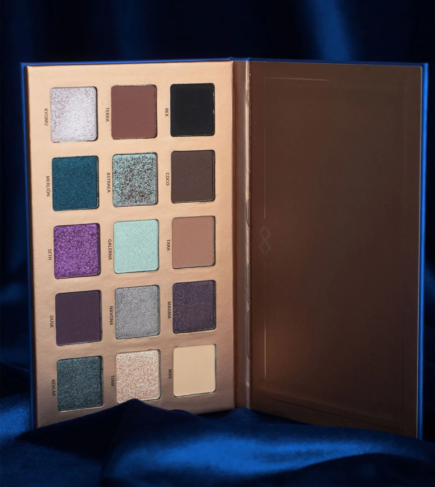 INFINIT! 3.0 by conMdeMiriam Eyeshadow palette