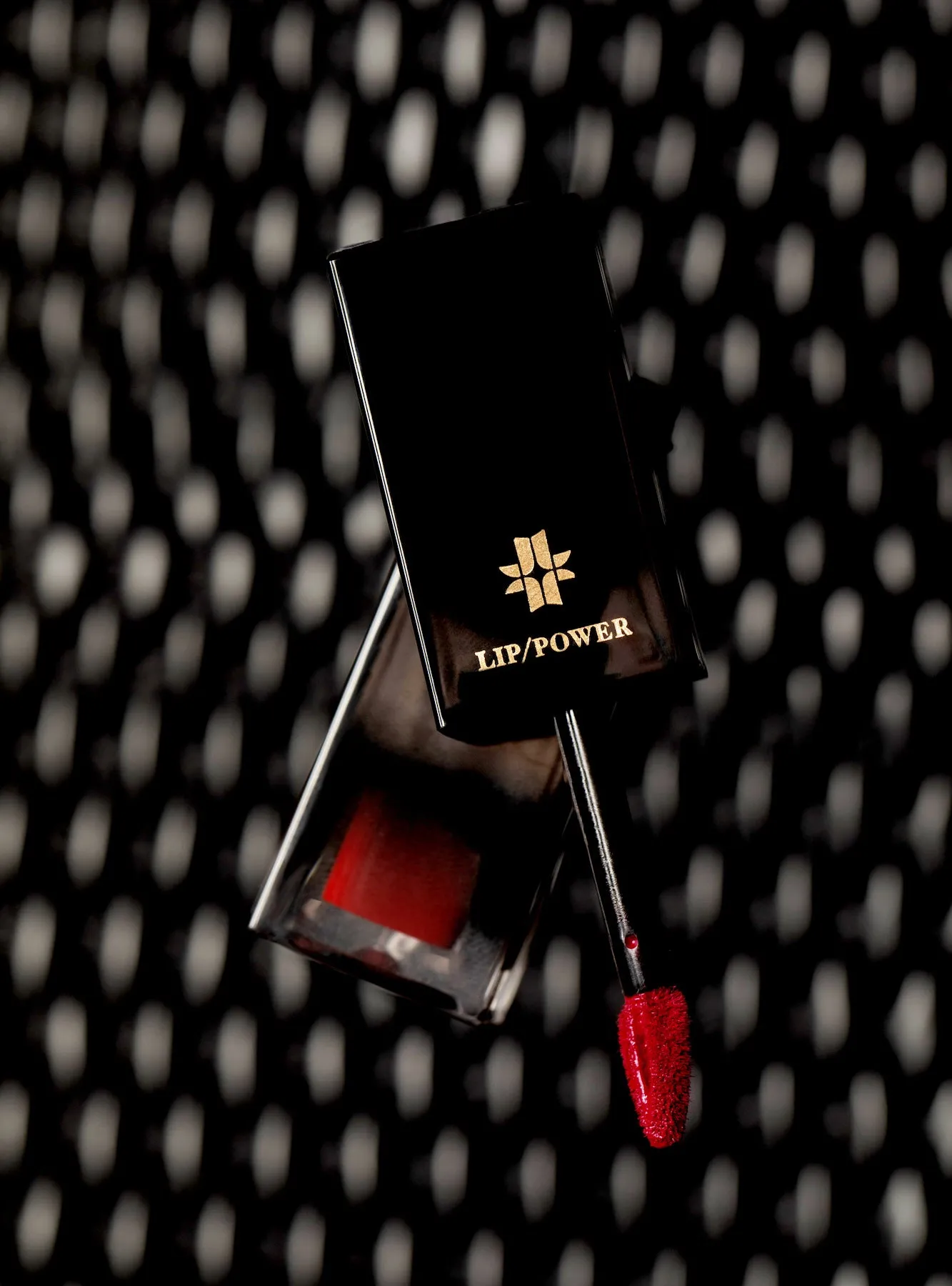 LIP/POWER - The Bold Liquid Lipstick - TIPHAINE